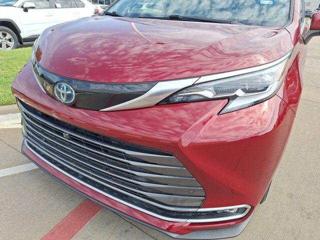 2021 Toyota Sienna Platinum Hurst TX