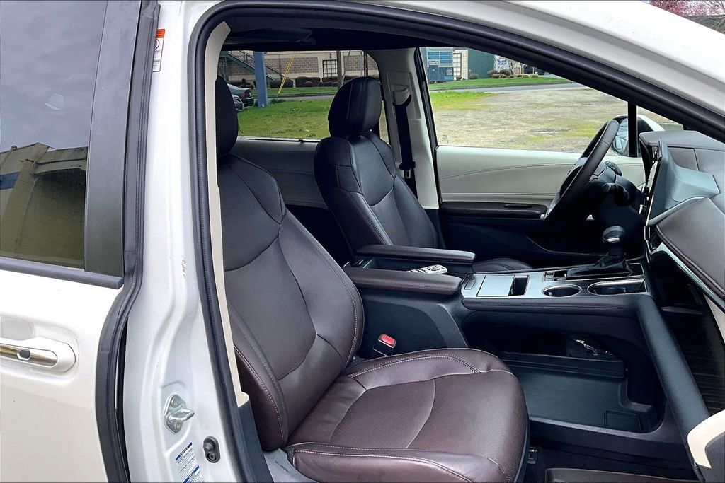 2021 Toyota Sienna Platinum OR