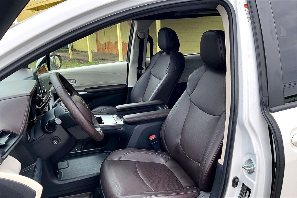 2021 Toyota Sienna Platinum OR