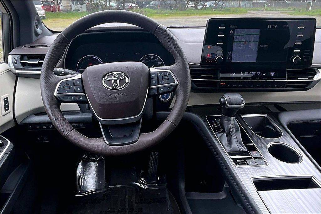 2021 Toyota Sienna Platinum OR