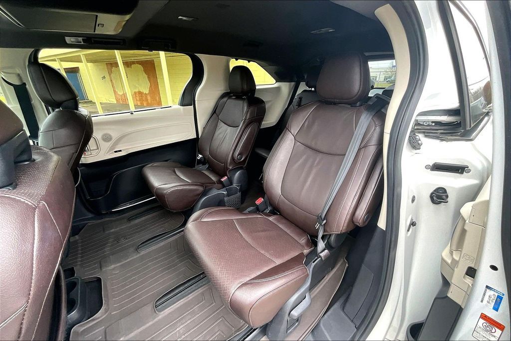 2021 Toyota Sienna Platinum OR