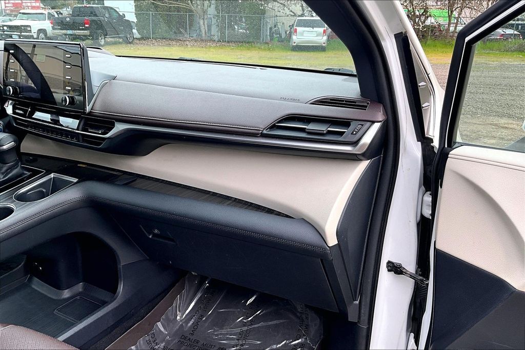 2021 Toyota Sienna Platinum OR