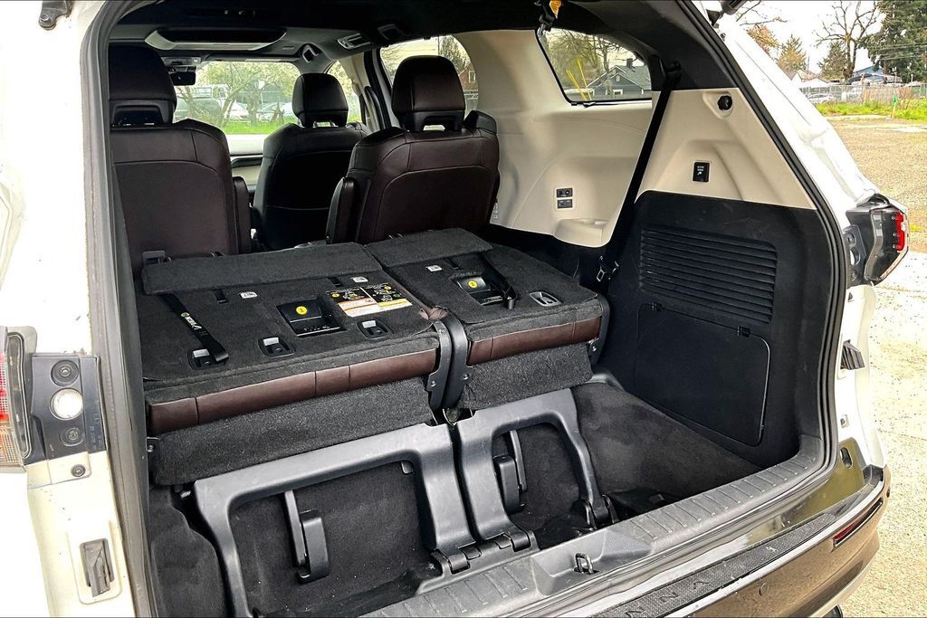 2021 Toyota Sienna Platinum OR