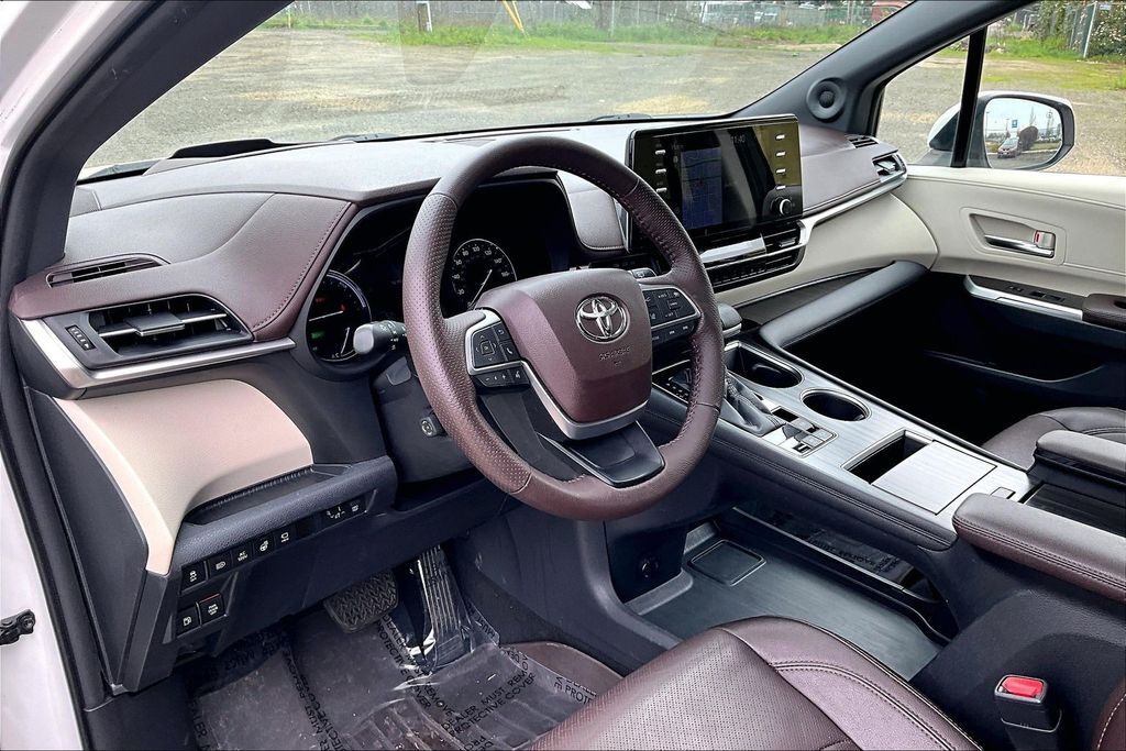2021 Toyota Sienna Platinum OR