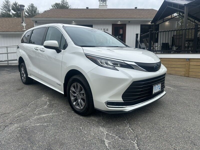 2021 Toyota Sienna XLE - HANDICAP VAN
