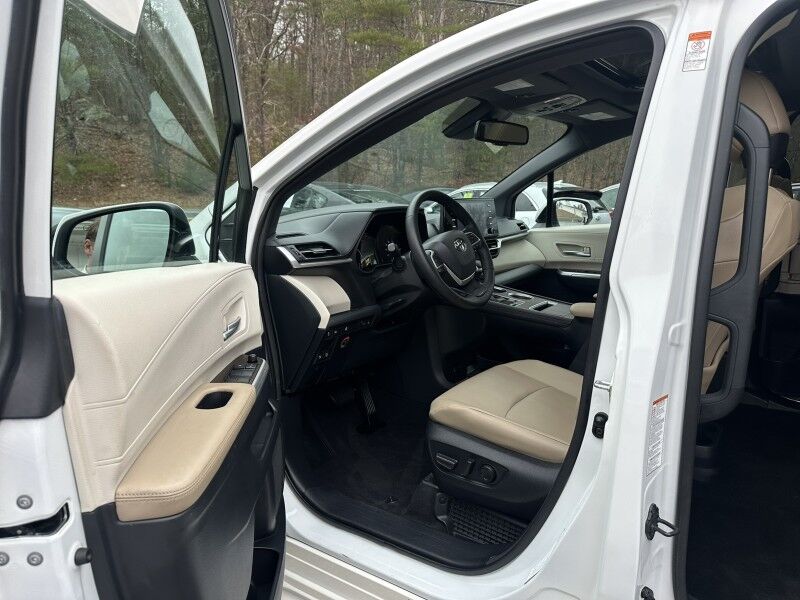 2021 Toyota Sienna XLE - HANDICAP VAN Webster MA