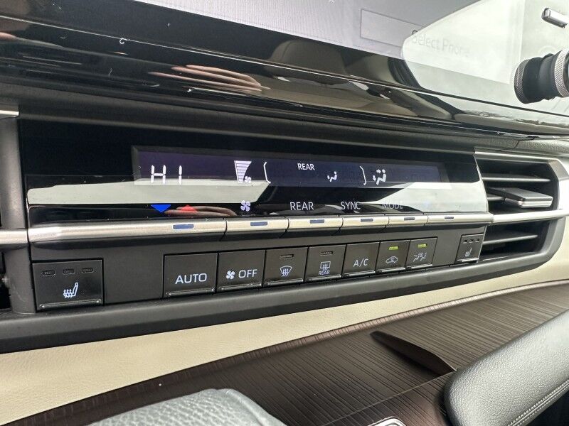 2021 Toyota Sienna XLE - HANDICAP VAN Webster MA