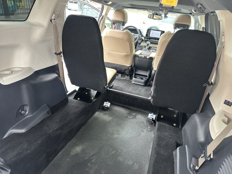 2021 Toyota Sienna XLE - HANDICAP VAN Webster MA