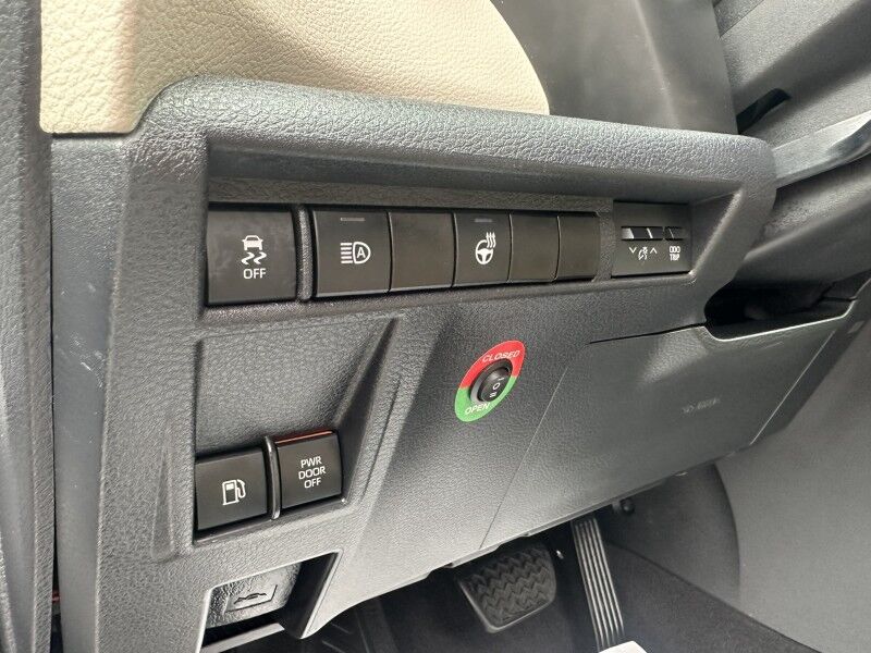 2021 Toyota Sienna XLE - HANDICAP VAN Webster MA
