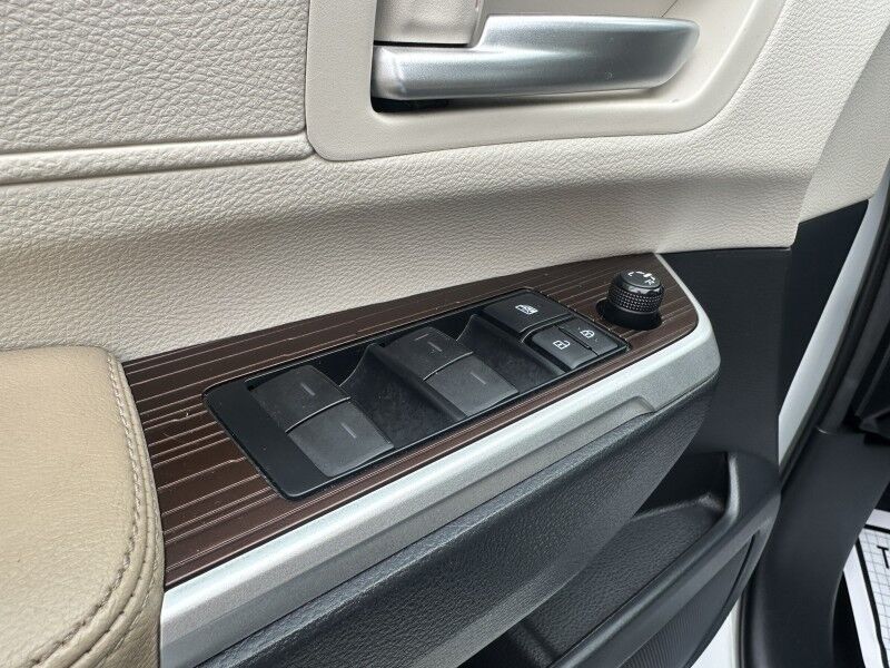 2021 Toyota Sienna XLE - HANDICAP VAN Webster MA