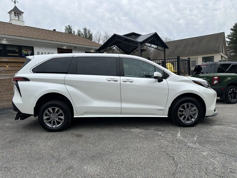 2021 Toyota Sienna XLE - HANDICAP VAN Webster MA