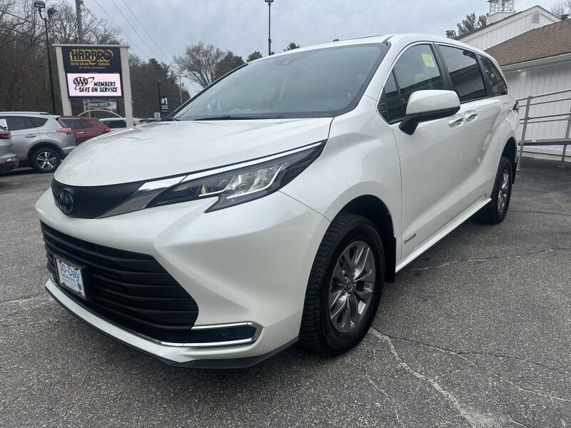 2021 Toyota Sienna XLE - HANDICAP VAN Webster MA