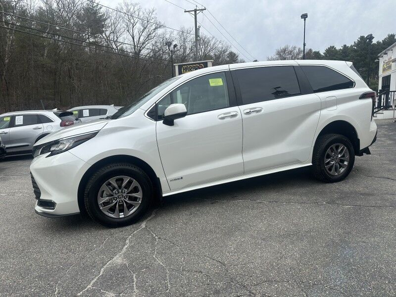 2021 Toyota Sienna XLE - HANDICAP VAN Webster MA