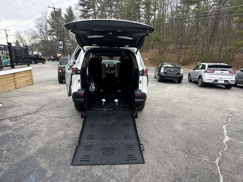 2021 Toyota Sienna XLE - HANDICAP VAN Webster MA
