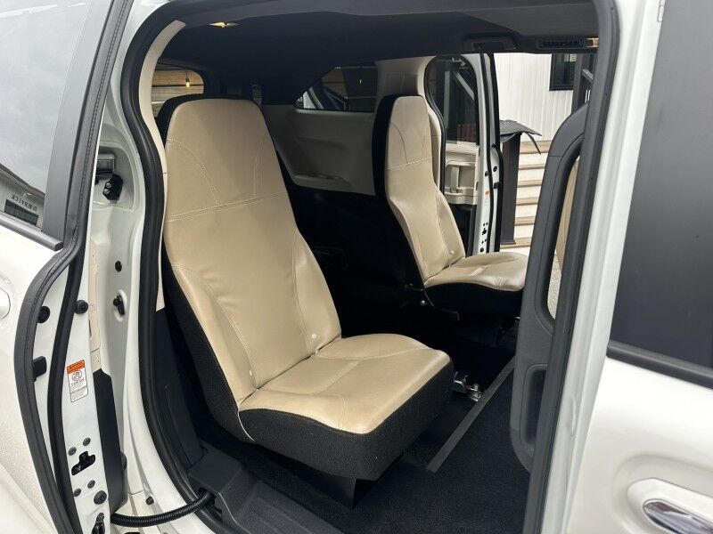 2021 Toyota Sienna XLE - HANDICAP VAN Webster MA