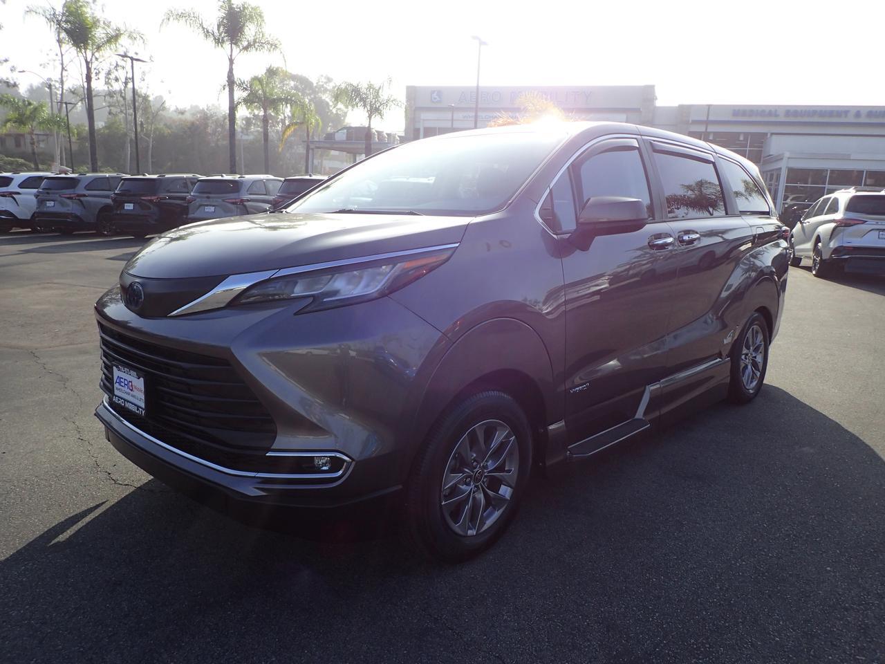 2021 Toyota Sienna XLE