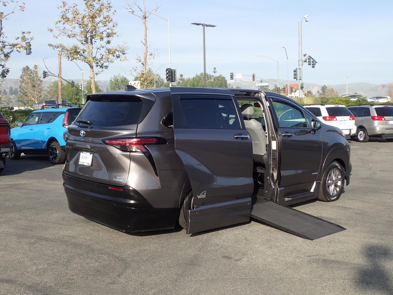 2021 Toyota Sienna XLE Anaheim CA