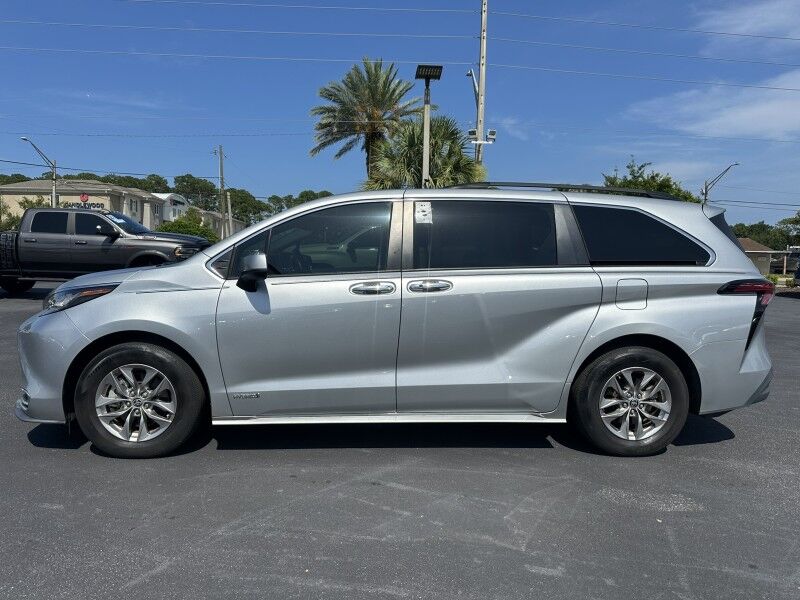 2021 Toyota Sienna XLE