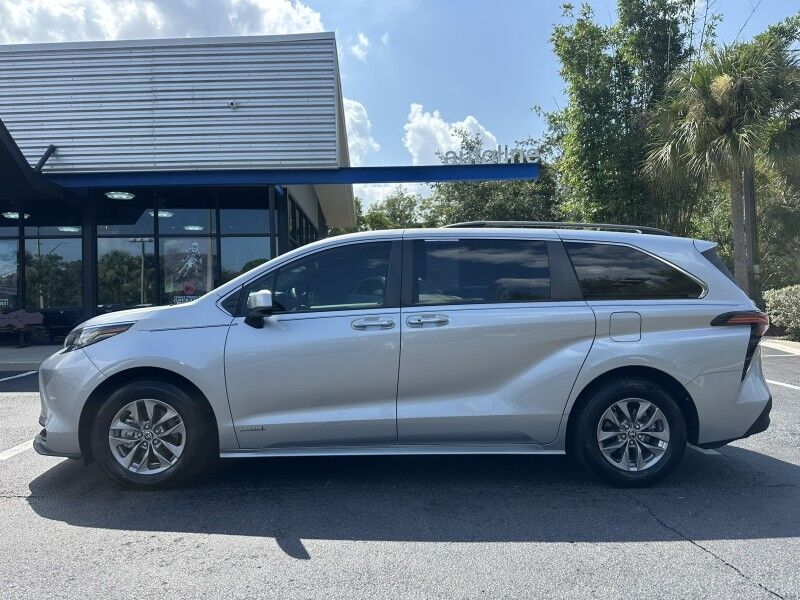 2021 Toyota Sienna XLE