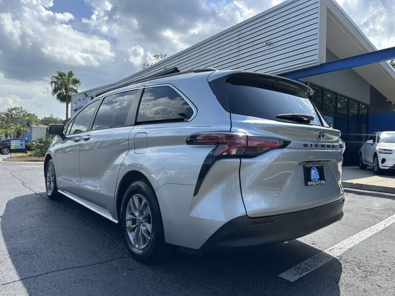 2021 Toyota Sienna XLE