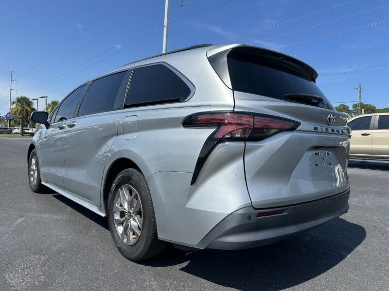 2021 Toyota Sienna XLE
