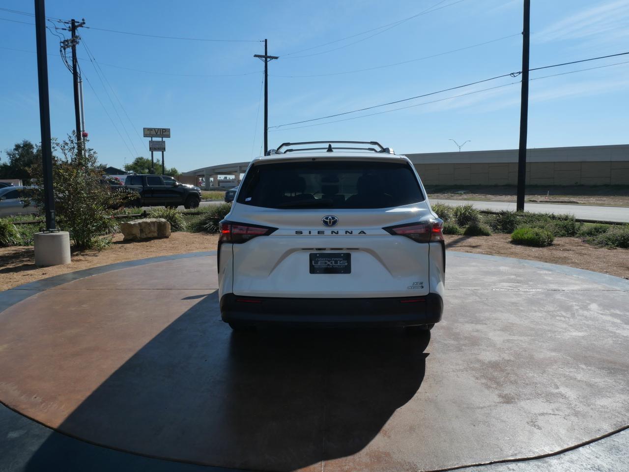 2021 Toyota Sienna XLE