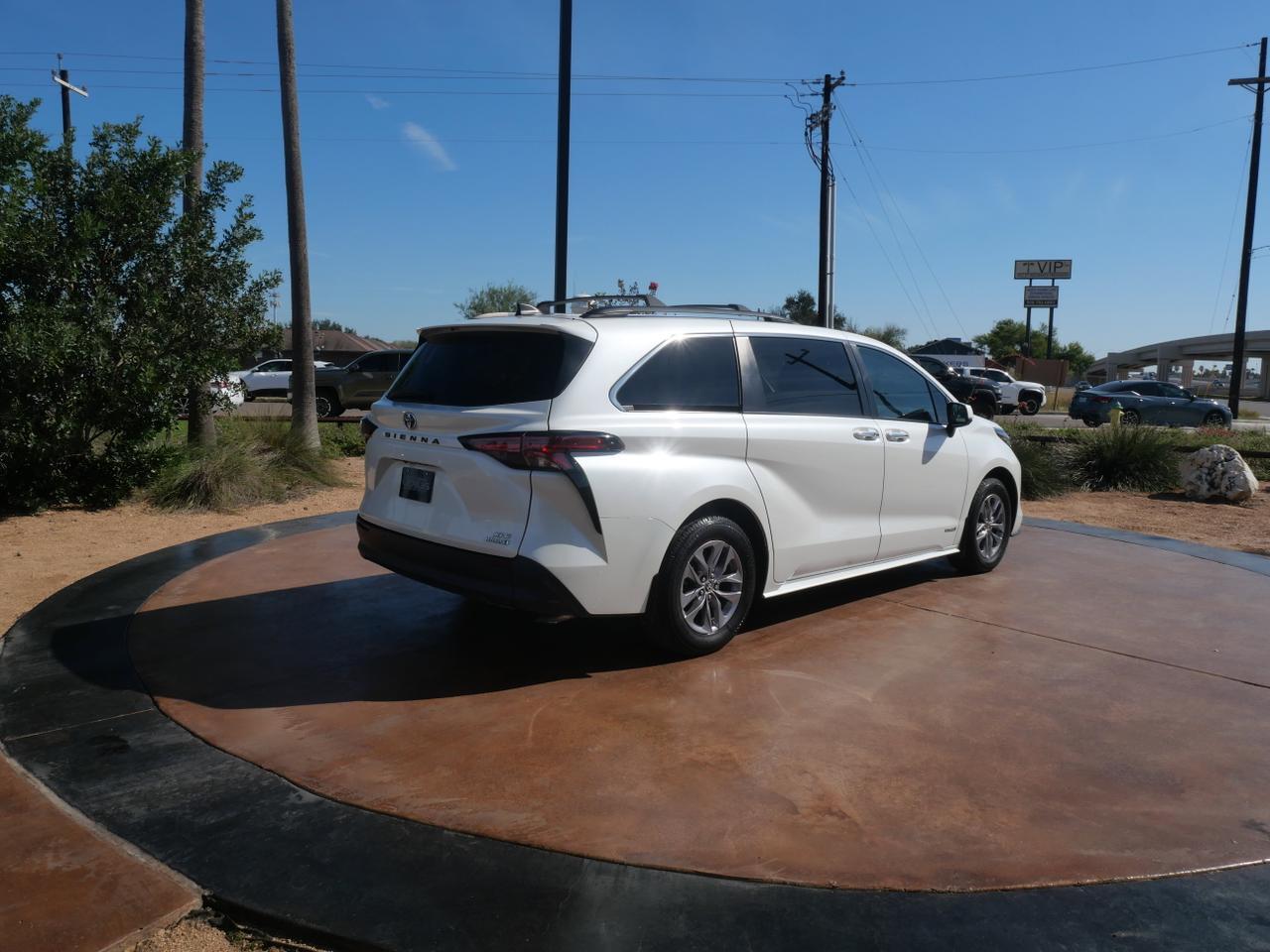 2021 Toyota Sienna XLE