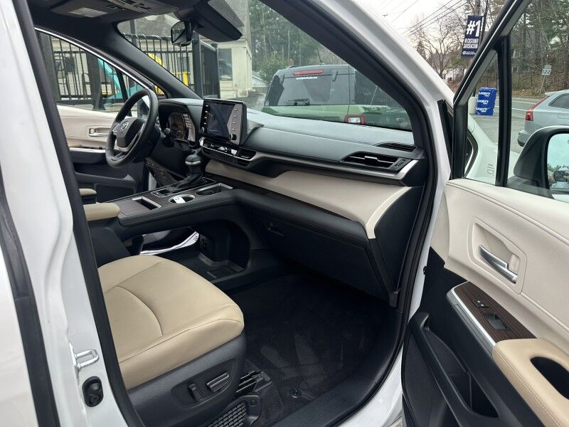 2021 Toyota Sienna XLE Whitinsville MA