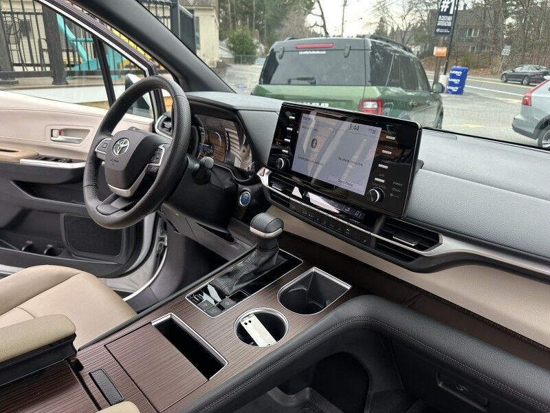 2021 Toyota Sienna XLE Whitinsville MA