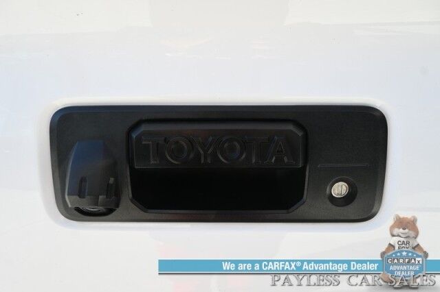 2021 Toyota Tacoma 4WD TRD Off Road / 4X4 / Crew Cab / Power Premium Cloth Seats / Lane Departure & Blind Spot Alert / Apple CarPlay & Android Auto / Back Up Camera / Color Matched Leer Canopy / Keyless Entry & Start / Tow Pkg Anchorage AK