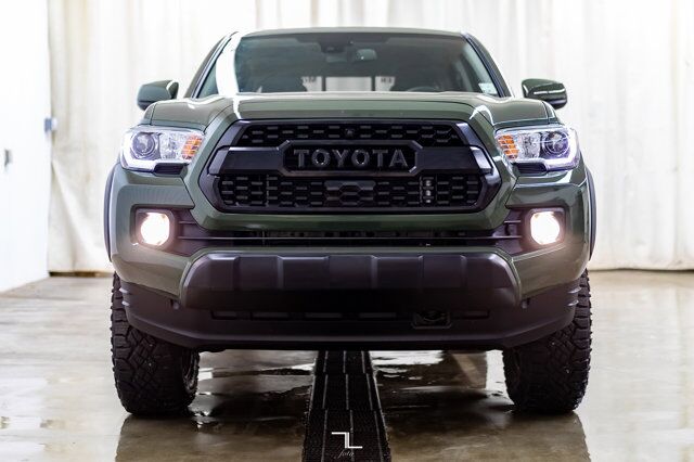 2021 Toyota Tacoma 4x4 Double Cab Nightshade SR5 BCam Red Deer AB