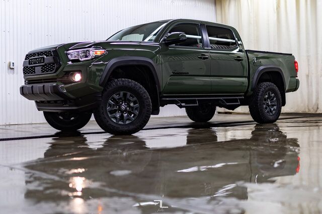 2021 Toyota Tacoma 4x4 Double Cab Nightshade SR5 BCam Red Deer AB