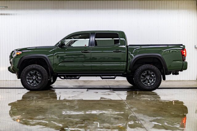 2021 Toyota Tacoma 4x4 Double Cab Nightshade SR5 BCam Red Deer AB