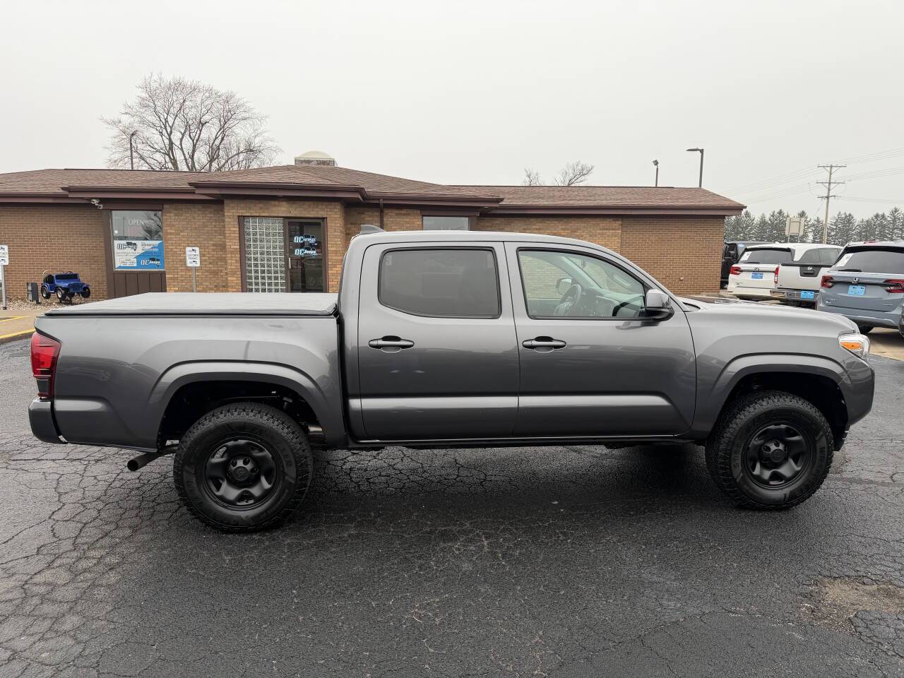 2021 Toyota Tacoma SR V6 4x4 4dr Double Cab 5.0 ft SB Eldridge IA