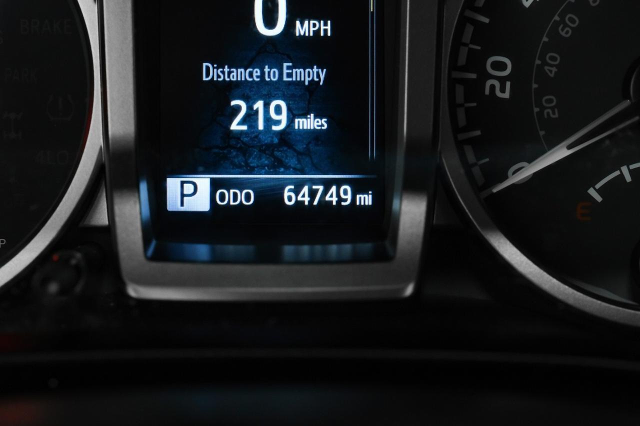 2021 Toyota Tacoma SR5 V6 DOUBLE CAB TOYOTA SAFETY SENSE LANE DEPARTURE PRE COLLISION SYSTEM REAR CAMERA Carrollton TX