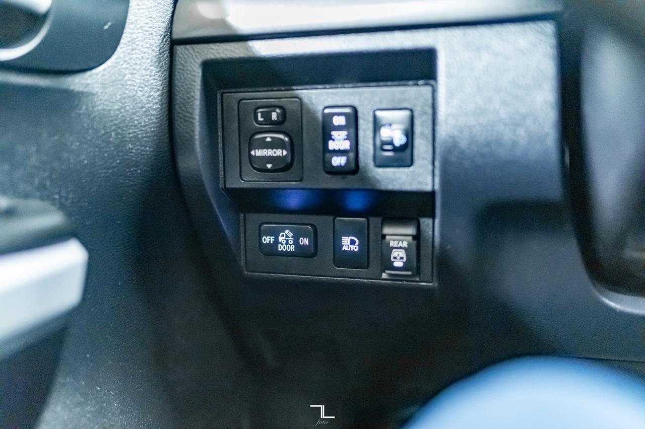 2021 Toyota Tundra 4x4 Crew Cab SR5 Leather Roof Nav Red Deer AB