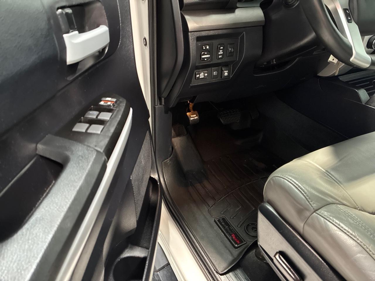 2021 Toyota Tundra SR5, 4x4, Leather Pkg, Leveling Kit, Spray-on Bedliner, Bed Cover Houston TX