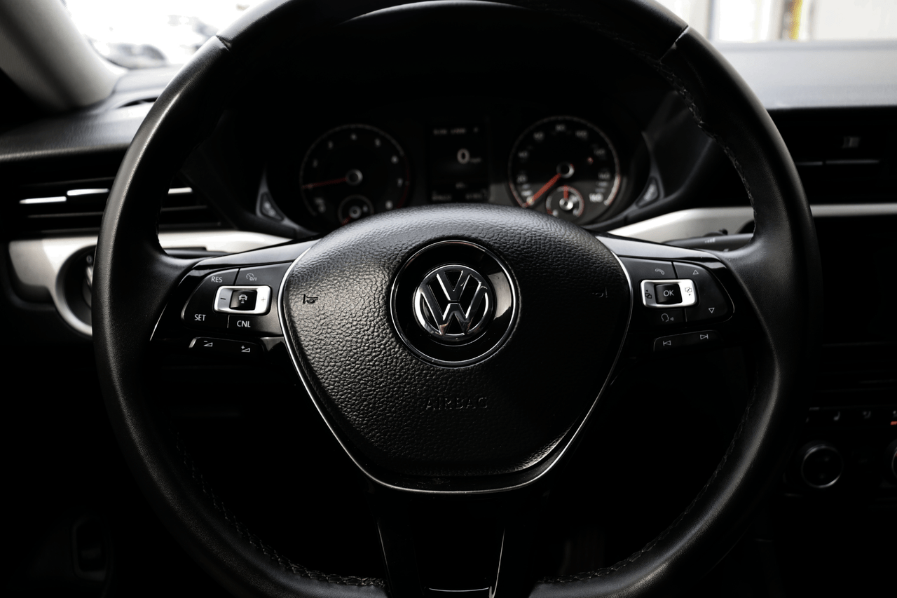 2021 VOLKSWAGEN PASSAT SE Houston TX