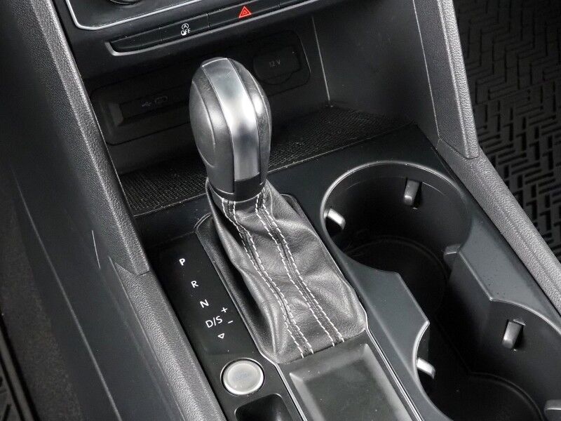 2021 Volkswagen Atlas 3.6L V6 SE w/Technology *PANORAMA MOONROOF, ADAPTIVE CRUISE, SAFETY ALERTS. BACKUP-CAMERA, COLOR TOUCHSCREEN, HEATED SEATS, 2ND ROW CAPTAIN'S, REMOTE START, POWER LIFTGATE, 20 INCH WHEELS, ANDROID & APPLE Round Rock TX