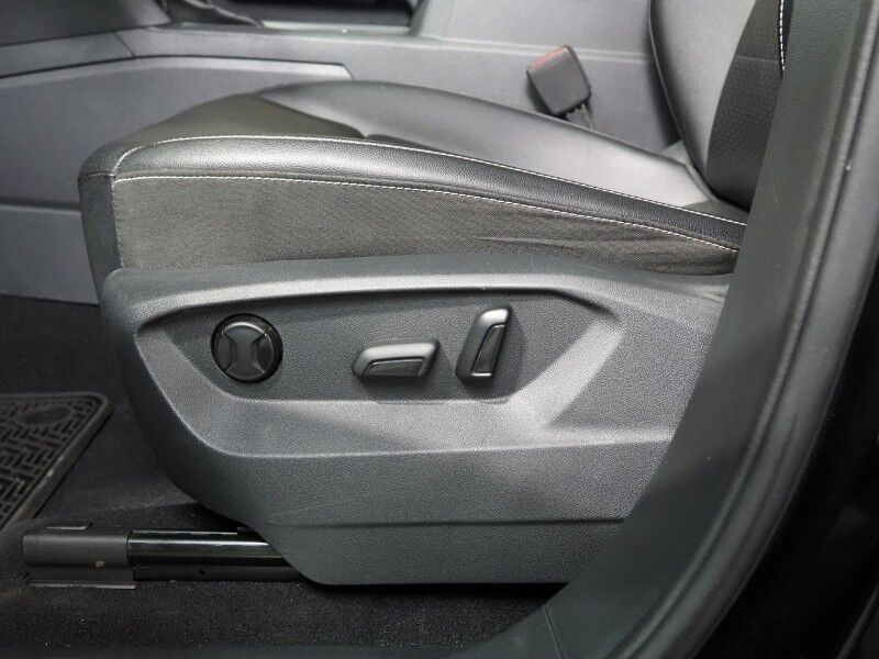 2021 Volkswagen Atlas 3.6L V6 SE w/Technology *PANORAMA MOONROOF, ADAPTIVE CRUISE, SAFETY ALERTS. BACKUP-CAMERA, COLOR TOUCHSCREEN, HEATED SEATS, 2ND ROW CAPTAIN'S, REMOTE START, POWER LIFTGATE, 20 INCH WHEELS, ANDROID & APPLE Round Rock TX