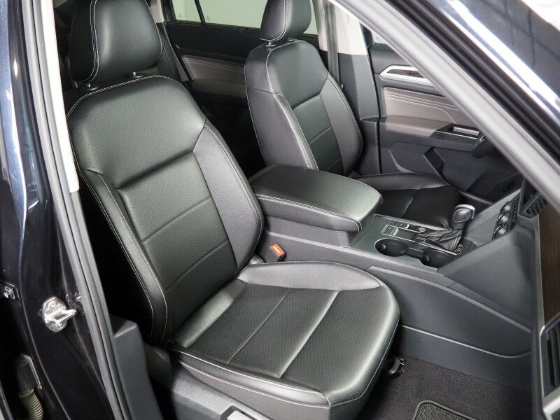 2021 Volkswagen Atlas 3.6L V6 SE w/Technology *PANORAMA MOONROOF, ADAPTIVE CRUISE, SAFETY ALERTS. BACKUP-CAMERA, COLOR TOUCHSCREEN, HEATED SEATS, 2ND ROW CAPTAIN'S, REMOTE START, POWER LIFTGATE, 20 INCH WHEELS, ANDROID & APPLE