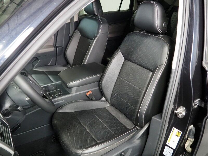 2021 Volkswagen Atlas 3.6L V6 SE w/Technology *PANORAMA MOONROOF, ADAPTIVE CRUISE, SAFETY ALERTS. BACKUP-CAMERA, COLOR TOUCHSCREEN, HEATED SEATS, 2ND ROW CAPTAIN'S, REMOTE START, POWER LIFTGATE, 20 INCH WHEELS, ANDROID & APPLE Round Rock TX