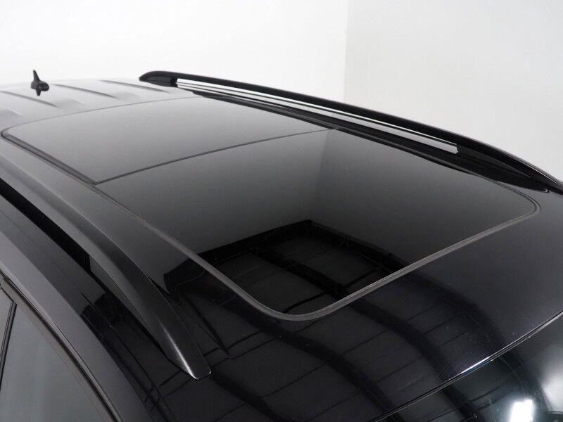 2021 Volkswagen Atlas 3.6L V6 SE w/Technology *PANORAMA MOONROOF, ADAPTIVE CRUISE, SAFETY ALERTS. BACKUP-CAMERA, COLOR TOUCHSCREEN, HEATED SEATS, 2ND ROW CAPTAIN'S, REMOTE START, POWER LIFTGATE, 20 INCH WHEELS, ANDROID & APPLE