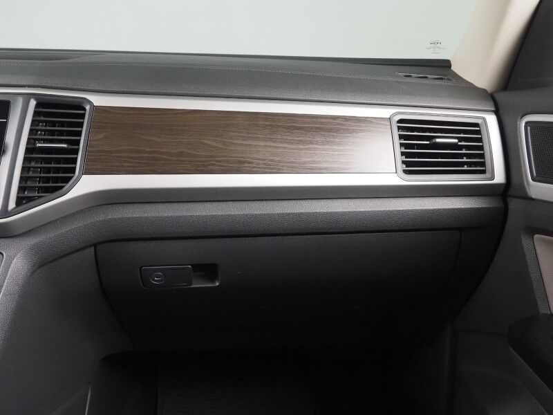 2021 Volkswagen Atlas 3.6L V6 SE w/Technology *PANORAMA MOONROOF, ADAPTIVE CRUISE, SAFETY ALERTS. BACKUP-CAMERA, COLOR TOUCHSCREEN, HEATED SEATS, 2ND ROW CAPTAIN'S, REMOTE START, POWER LIFTGATE, 20 INCH WHEELS, ANDROID & APPLE Round Rock TX