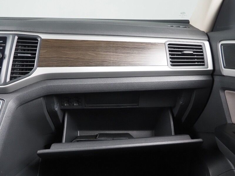 2021 Volkswagen Atlas 3.6L V6 SE w/Technology *PANORAMA MOONROOF, ADAPTIVE CRUISE, SAFETY ALERTS. BACKUP-CAMERA, COLOR TOUCHSCREEN, HEATED SEATS, 2ND ROW CAPTAIN'S, REMOTE START, POWER LIFTGATE, 20 INCH WHEELS, ANDROID & APPLE Round Rock TX