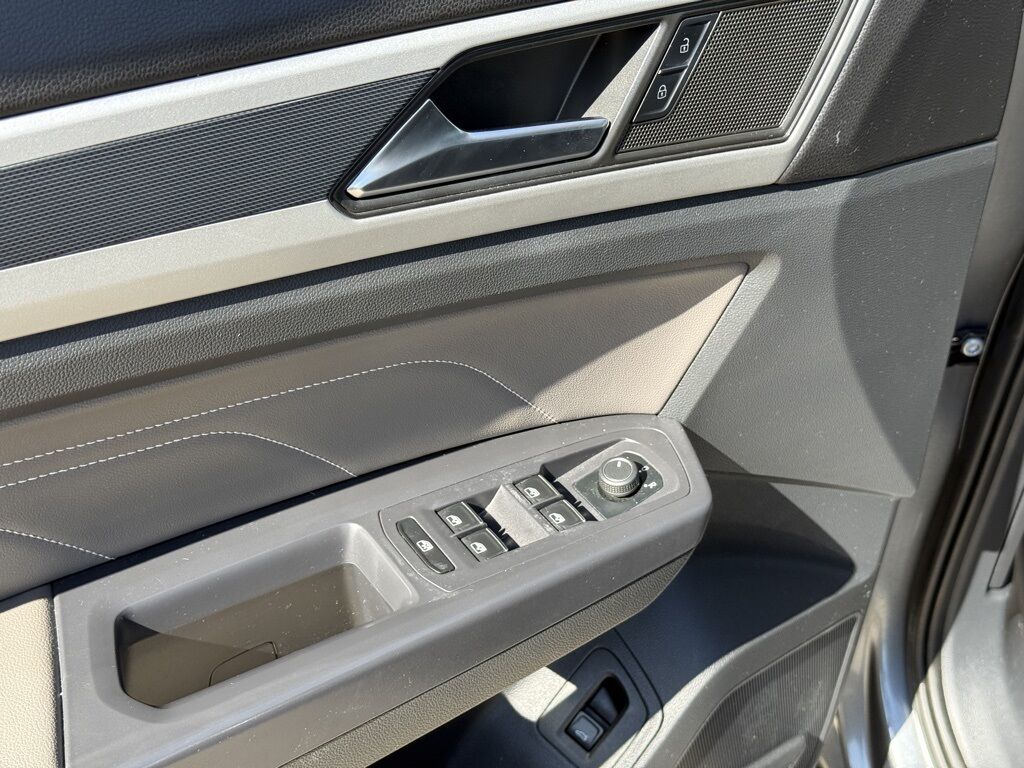 2021 Volkswagen Atlas 3.6L V6 SE w/Technology R-Line Crestwood KY