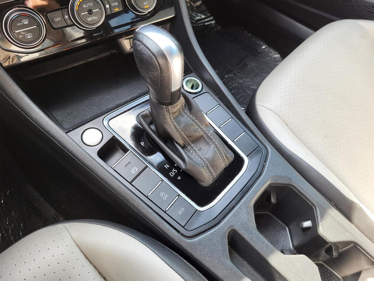 2021 Volkswagen Jetta R-Line Auto Beeville TX
