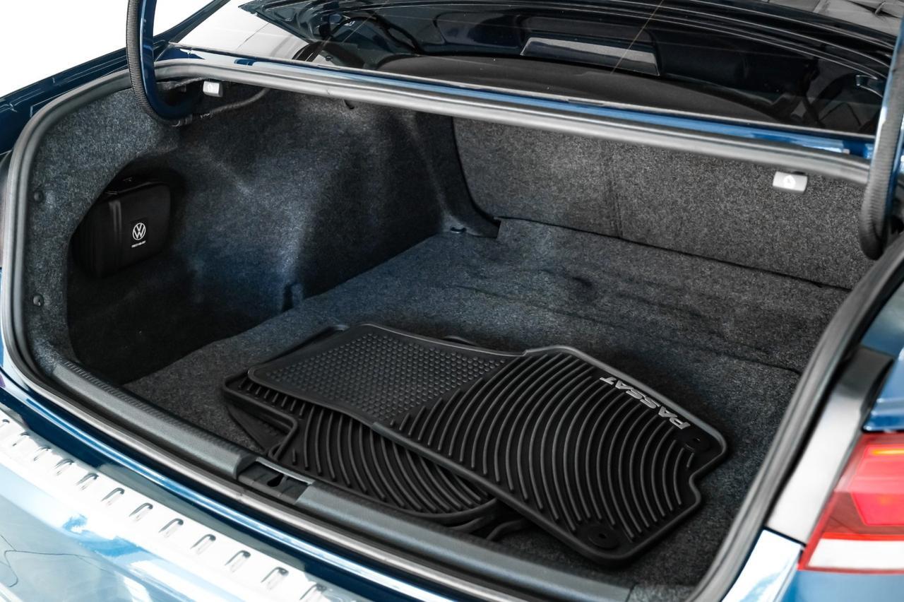 2021 Volkswagen Passat 2.0T SE BLIND SPOT FRONT ASSIST LANE ASSIST SUNROOF LEATHERETTE HEATED SEATS REAR CAMERA Carrollton TX