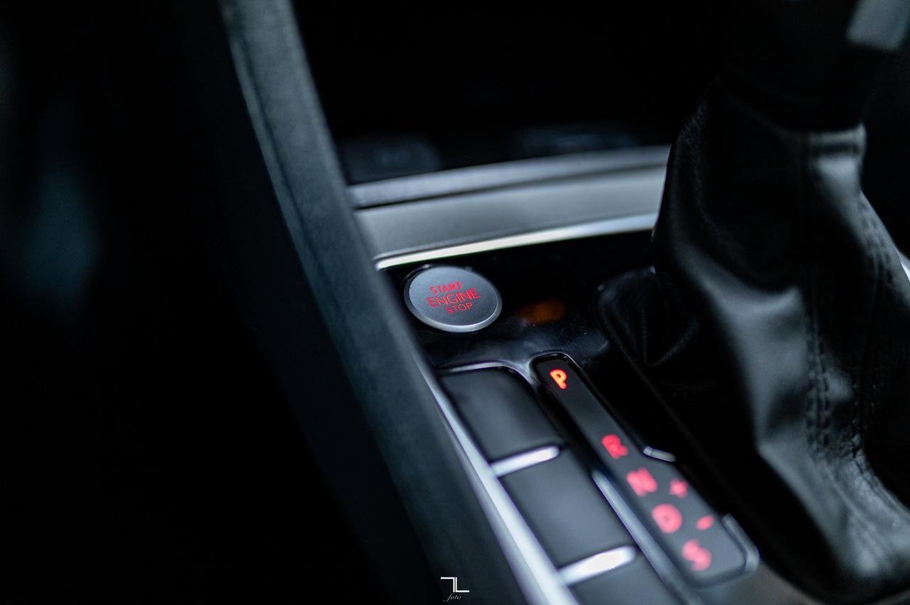 2021 Volkswagen Passat Highline Leather Roof BCam Red Deer AB