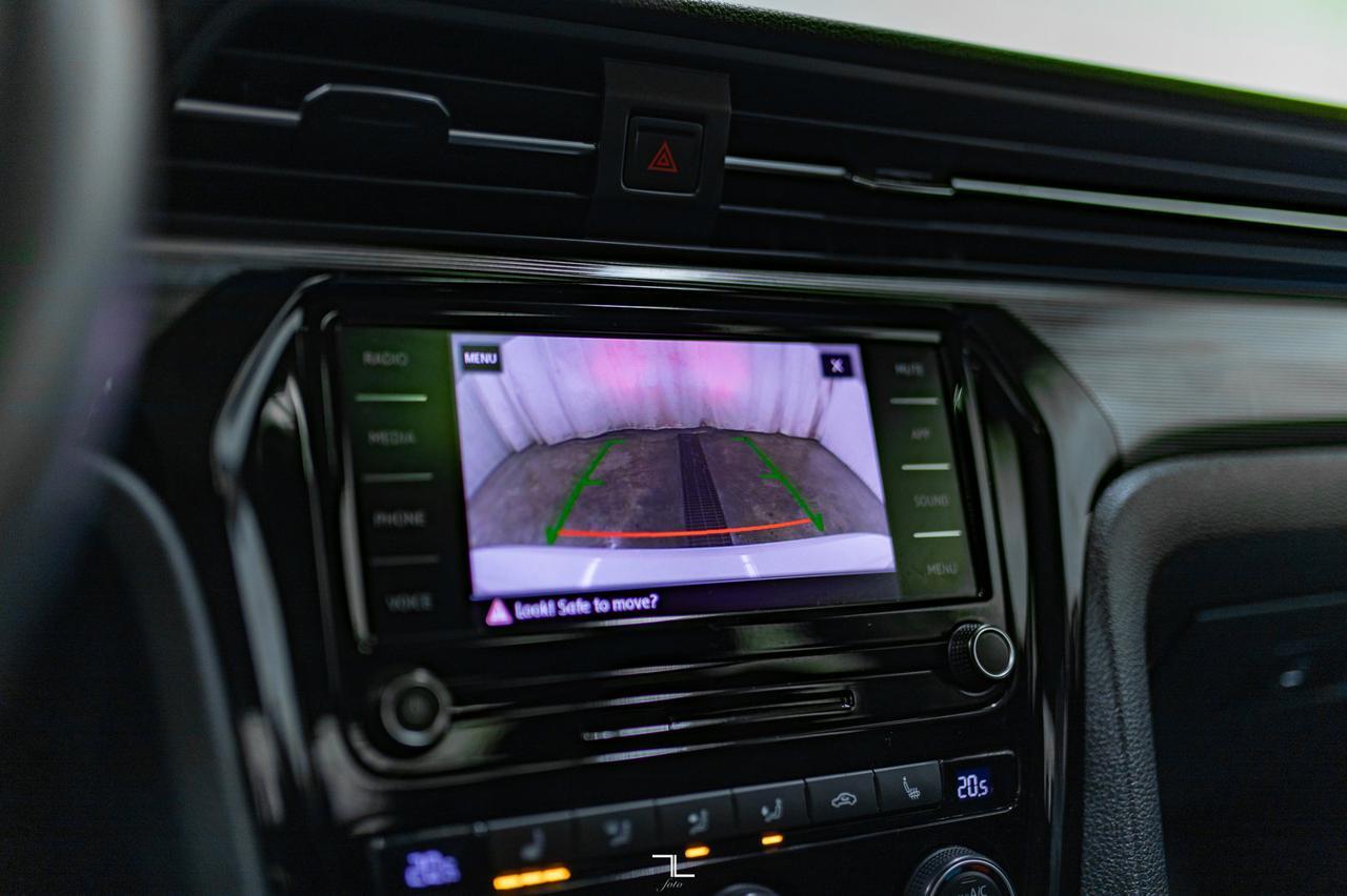 2021 Volkswagen Passat Highline Leather Roof BCam Red Deer AB